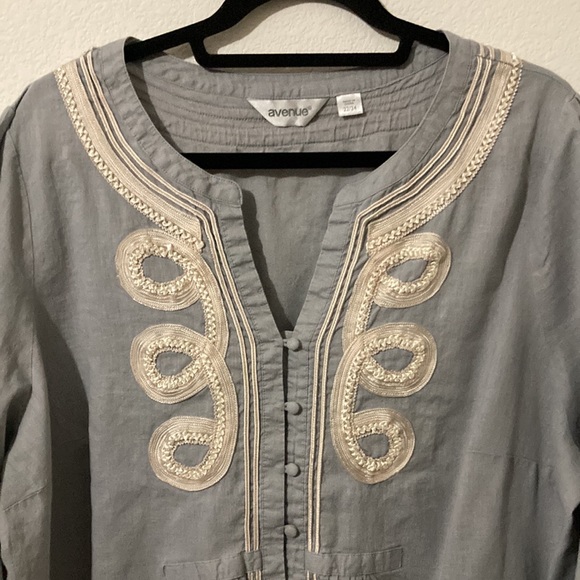 Avenue grey Embroidered button
down 3/4 sleeves blouse women's size 22/24 - Picture 3 of 12